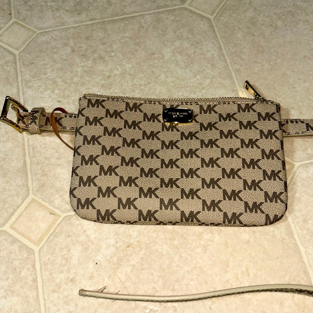 Michael Kors waist bag. Used once. Belt is 37.5 inches. In great condition.